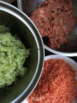 酸汤牛肉水饺的做法步骤:2