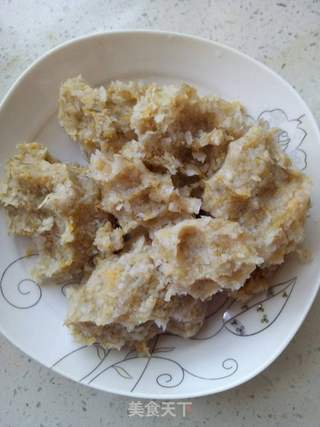 猪肉酸菜馅水饺的做法步骤:5