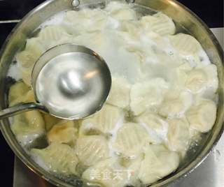 白菜羊肉水饺的做法步骤:13