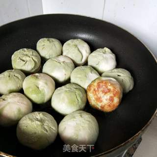 双色生煎包的做法步骤:12