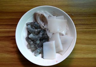 海鲜泡菜煎饼的做法步骤:2