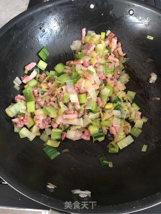 大葱咸肉蛋奶派的做法步骤:3