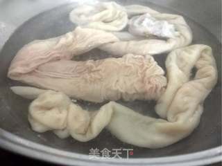 猪肠炒青蒜的做法步骤:2