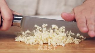 金蒜蒸牡蛎的做法步骤:2
