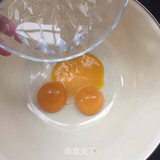 超级松软的百搭戚风蛋糕的做法步骤:2