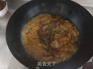 酸菜炖粉条的做法步骤：2