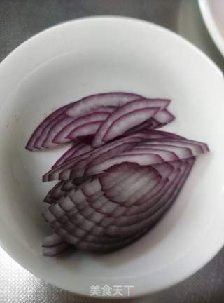 黑椒虾仁意面的做法步骤:2