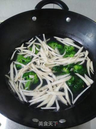 黑椒虾仁意面的做法步骤:3