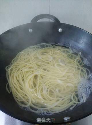 黑椒虾仁意面的做法步骤:5