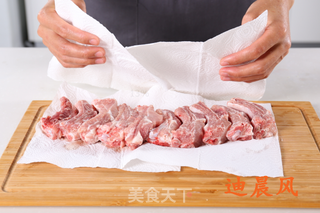 蜜汁烤排骨的做法步骤:2