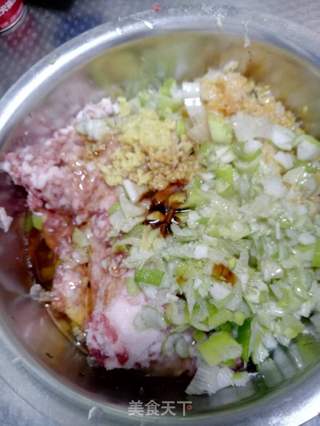 御寒美食-猪肉酸菜水饺的做法步骤:7