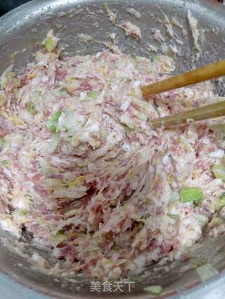 御寒美食-猪肉酸菜水饺的做法步骤:8