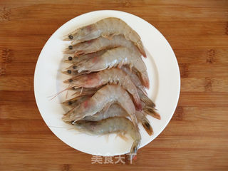 鸡翅鲜虾煲的做法步骤:2