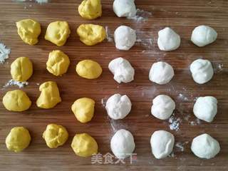 南瓜双色花卷的做法步骤:4