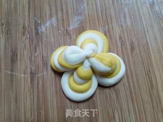 南瓜双色花卷的做法步骤:7