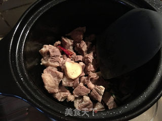 砂锅版红烧牛肉的做法步骤:4