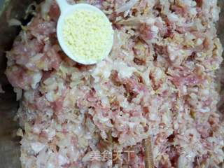 猪肉酸菜馅饺子的做法步骤:6