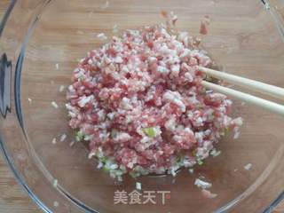 白菜五花肉水饺—御寒美食的做法步骤:2