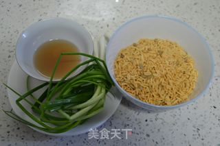 炒香米蒸蛋羹的做法步骤：1