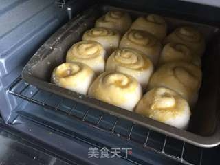 椰蓉挤挤包的做法步骤:8
