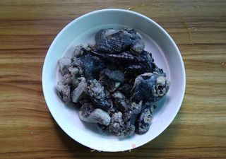 栗子乌鸡汤的做法步骤:2