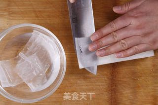 翡翠萝卜卷的做法步骤:2