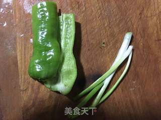 青椒炒鸡蛋的做法步骤:2