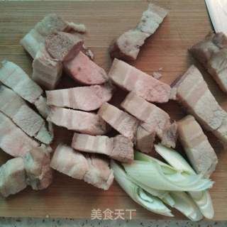 #御寒美食#红烧肉炖干菜的做法步骤：1