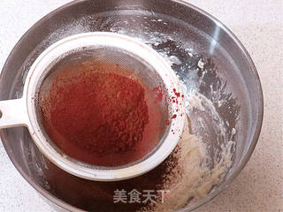 极简风。红丝绒生日蛋糕的做法步骤:4