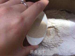 自制玉米培根披萨的做法步骤:2