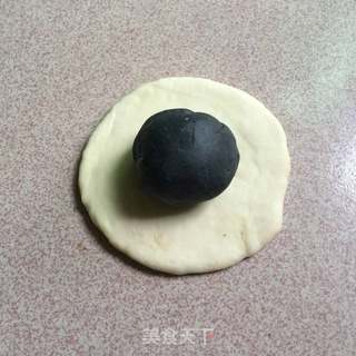 小熊芝麻馅包子的做法步骤:8
