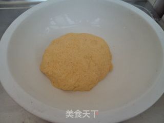 玉米面豆沙包的做法步骤：2