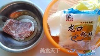 牛肉粉丝砂锅的做法步骤：1