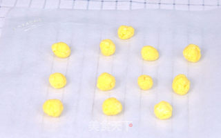蛋黄米粉球的做法步骤:5