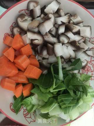 土豆腊肠焖糙米饭的做法步骤:2