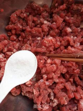 牛肉萝卜饺子的做法步骤:2