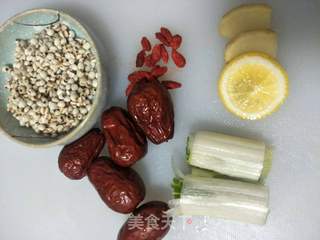 薏米红枣大骨汤的做法步骤:2