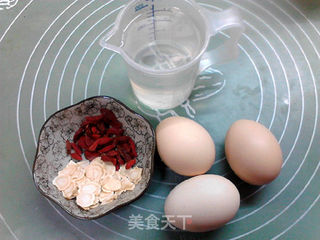  #御寒美食#西洋参枸杞蒸蛋羹的做法步骤：1