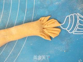 双龙戏珠花样馒头的做法步骤:4