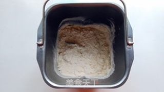 蜂蜜脆底小面包的做法步骤:2