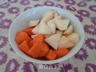 胡萝卜山药鲫鱼汤的做法步骤：2