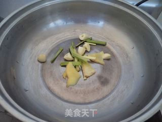 胡萝卜山药鲫鱼汤的做法步骤：6