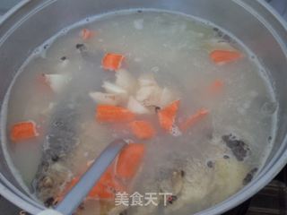 胡萝卜山药鲫鱼汤的做法步骤：8