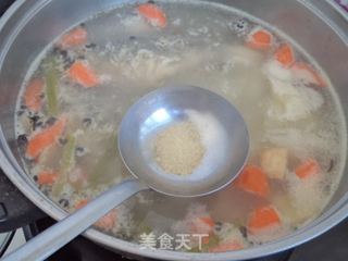 胡萝卜山药鲫鱼汤的做法步骤：9