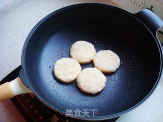 香葱土豆饼的做法步骤：10