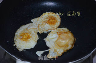 剁椒煎蛋,好抢手好下饭的做法步骤:5