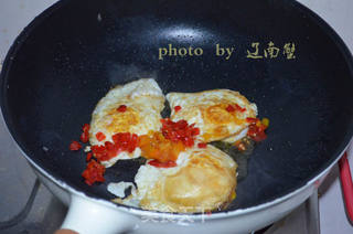 剁椒煎蛋,好抢手好下饭的做法步骤:6
