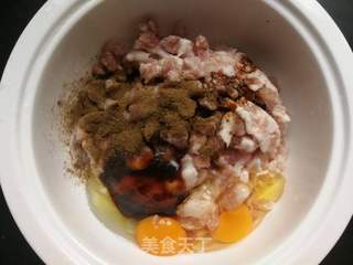 猪肉芹菜水饺的做法步骤:4