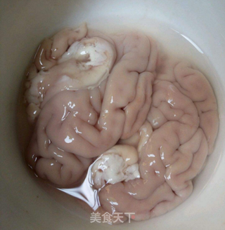 【小森妈妈菜谱】天麻猪脑粥 的做法步骤:3
