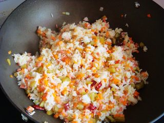 酸甜青瓜炒饭的做法步骤：8